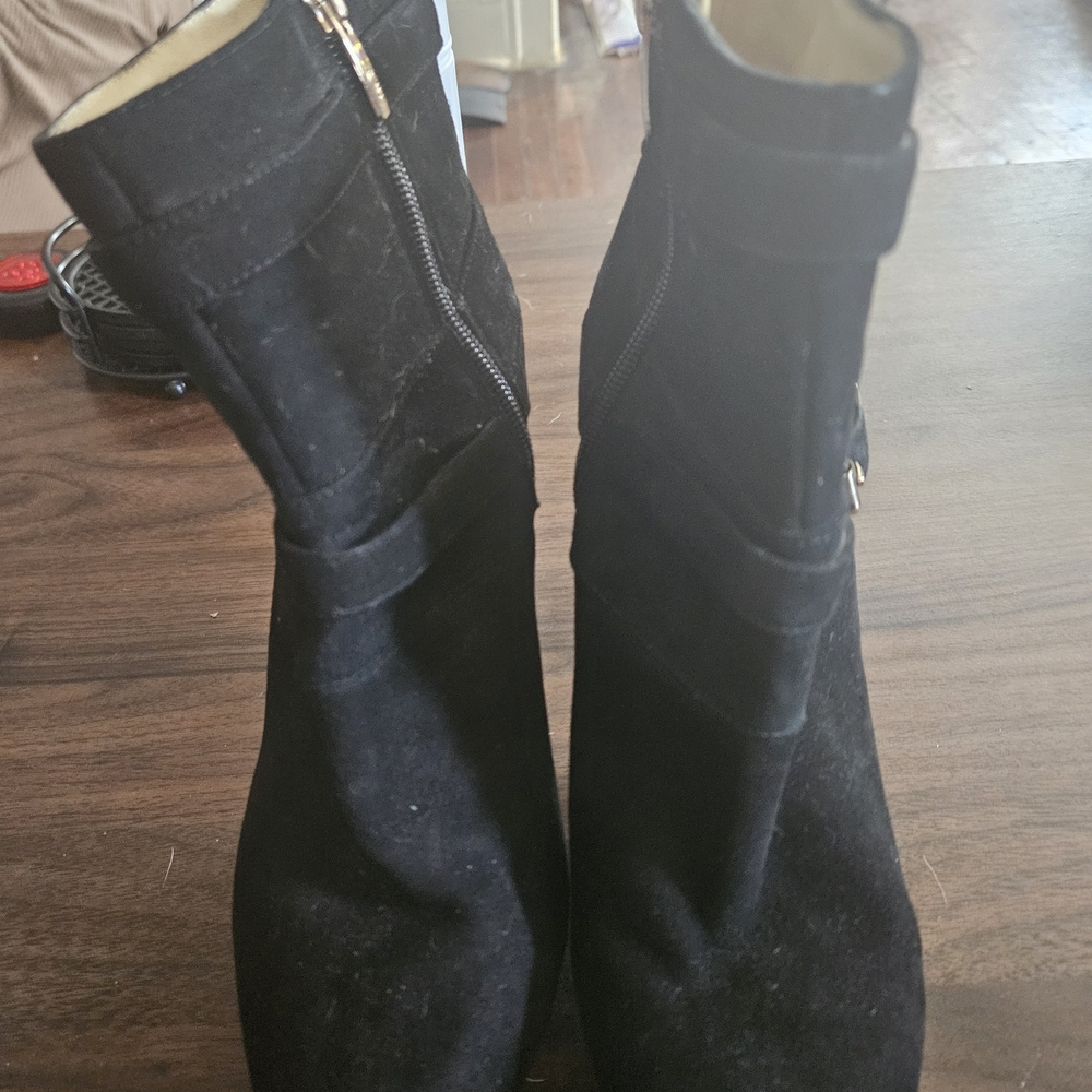 Elegant Black Suede Ankle Boots